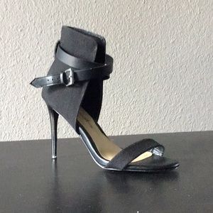 Penny loves Kenny Black Heel